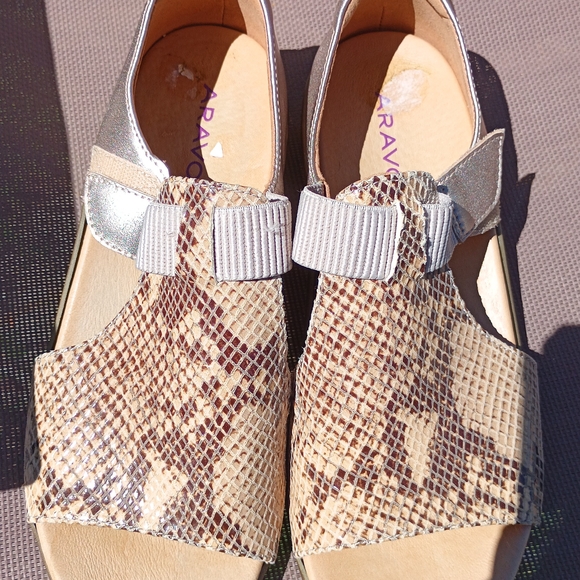 Aravon Shoes - Aravon Women's Sandals in Silver and Brown